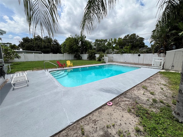 view of swimming pool featuring a patio