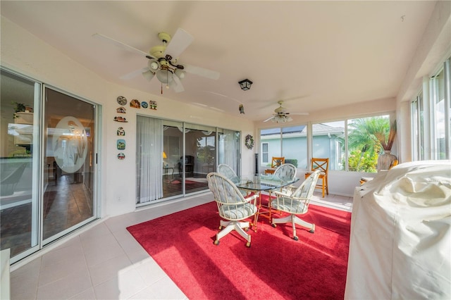 sunroom featuring ceiling fan