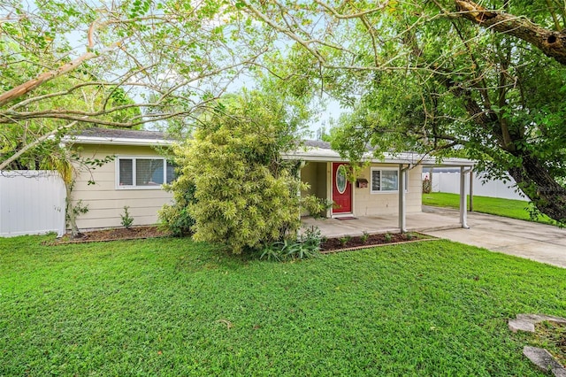 view of front facade featuring a front yard