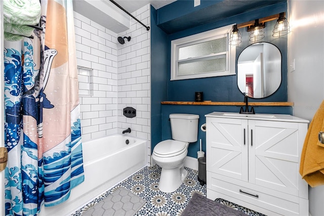 6619 Livingston Ave N, Saint Petersburg, FL 33702 - bathroom with tile patterned floors, toilet, vanity, shower / bathtub combination with curtain, and baseboards