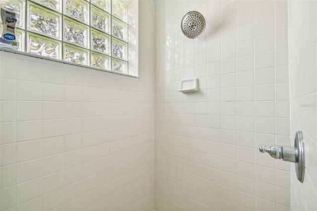 bathroom featuring tiled shower