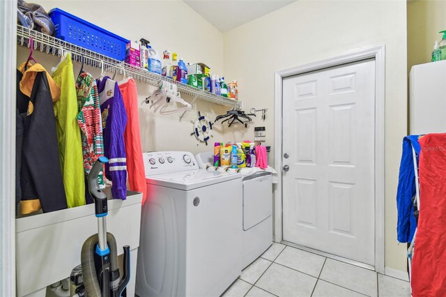 washroom featuring independent washer and dryer and light tile patterned floors