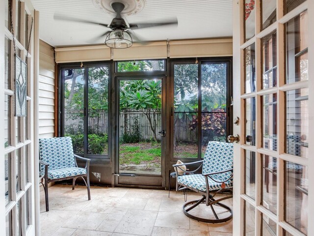 sunroom / solarium with ceiling fan