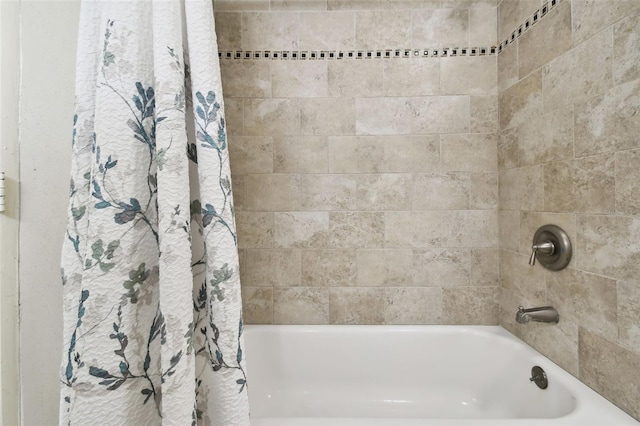 bathroom featuring shower / tub combo