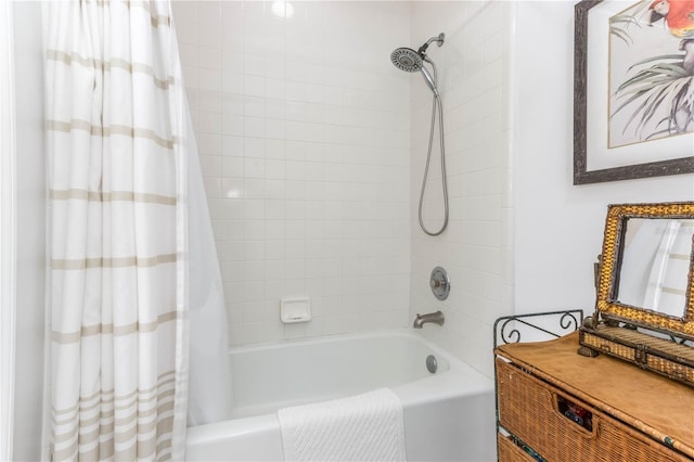 bathroom featuring shower / bath combo with shower curtain