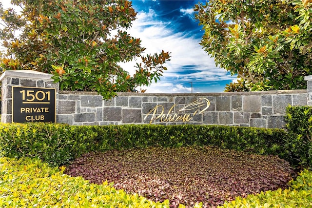 view of community / neighborhood sign