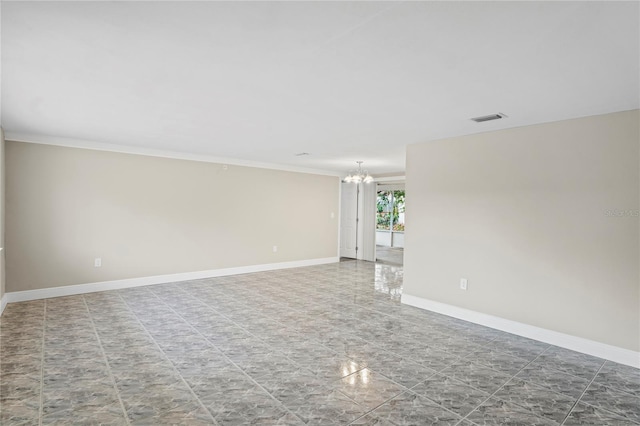 empty room featuring crown molding and a notable chandelier