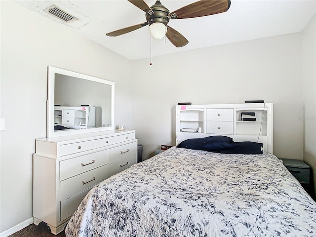 bedroom with ceiling fan