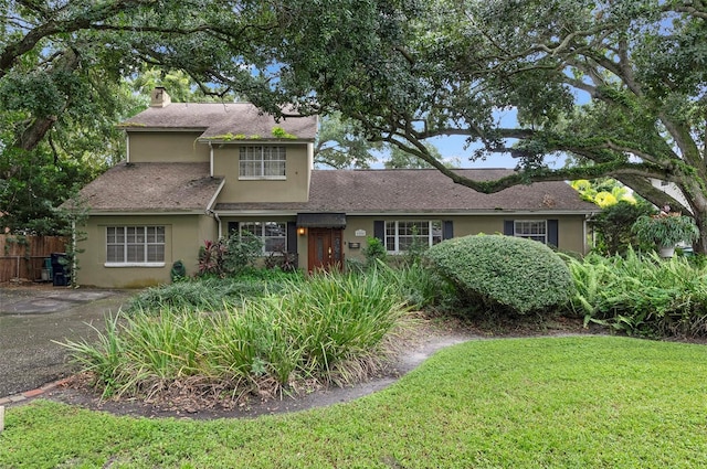 view of front of property with a front lawn