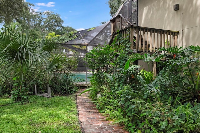 view of yard with a lanai