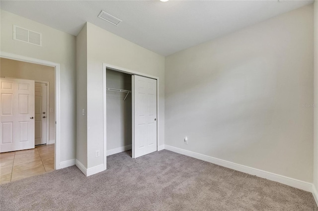 unfurnished bedroom featuring carpet flooring and a closet