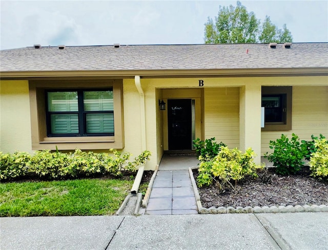 property entrance featuring a porch