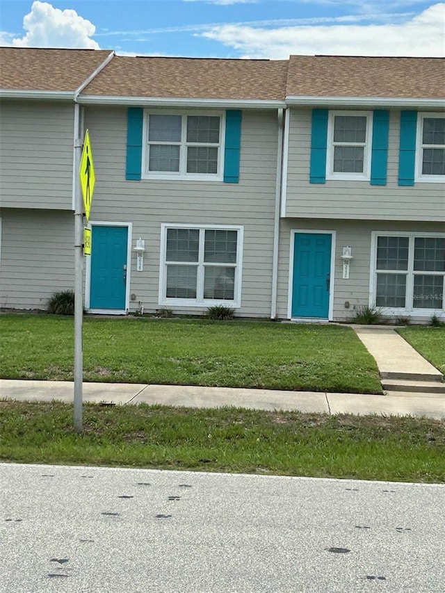 view of front facade with a front lawn