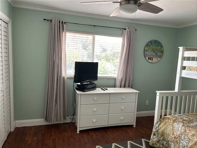 bedroom featuring ceiling fan, crown molding, and dark hardwood / wood-style flooring