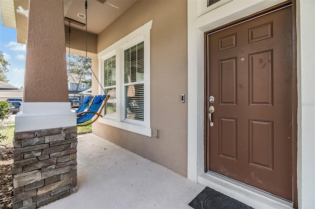 property entrance featuring a porch