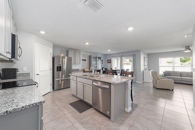 684 SE 65th Ter, Ocala, FL 34472 - kitchen featuring stainless steel appliances, a sink, gray cabinets, light tile patterned flooring, and recessed lighting