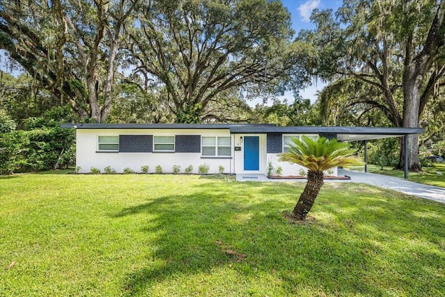 ranch-style house featuring driveway, a front yard, and an attached carport
