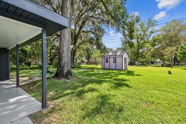 view of yard featuring an outbuilding and a shed