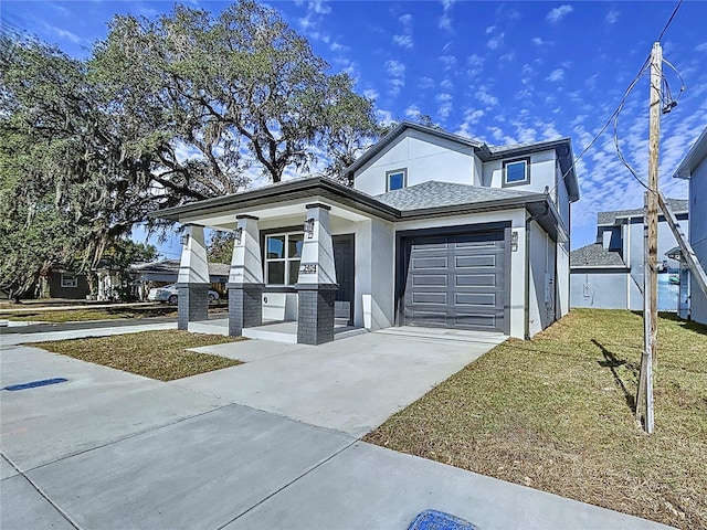 view of front of house featuring a front lawn