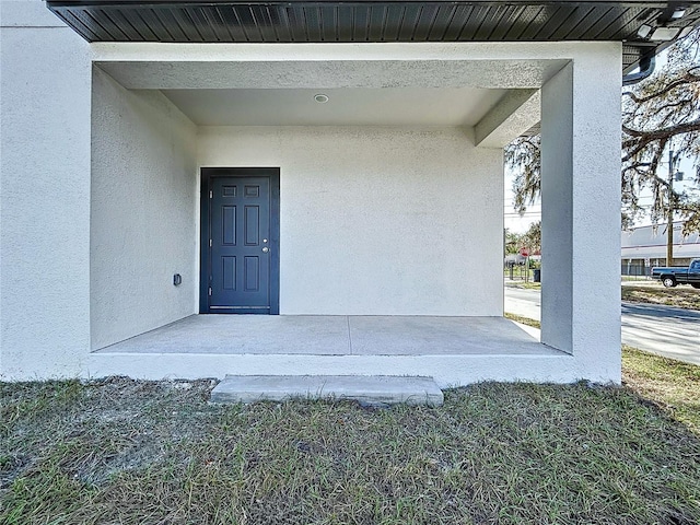 entrance to property with stucco siding