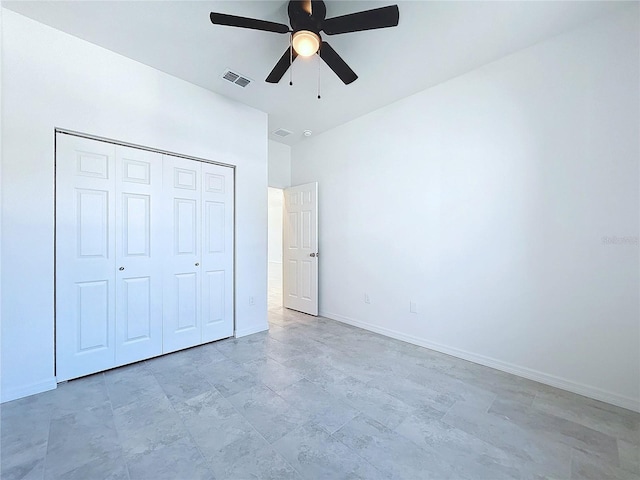 unfurnished bedroom featuring ceiling fan, a closet, visible vents, and baseboards