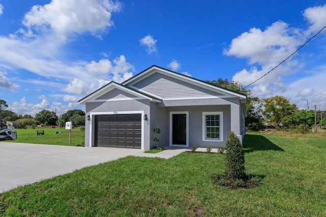 view of front of property featuring a front yard and a garage