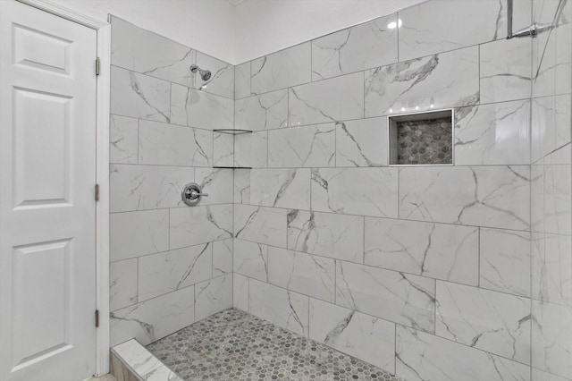 bathroom featuring tiled shower