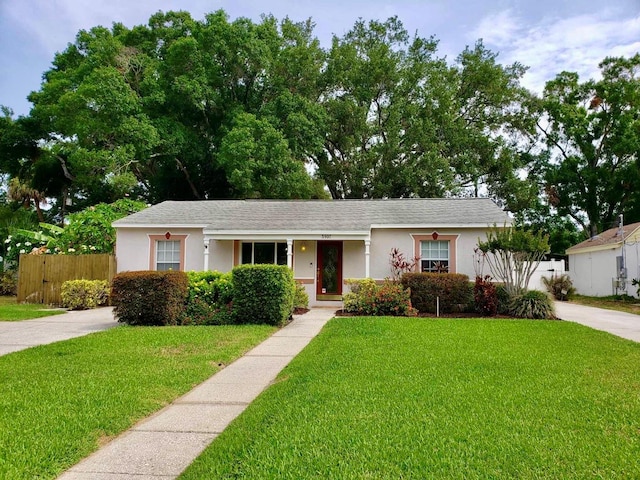 ranch-style house featuring a front lawn