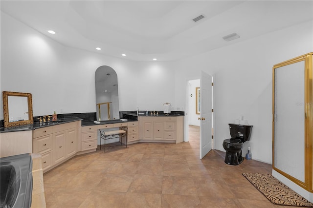 kitchen featuring a tray ceiling, kitchen peninsula, and sink