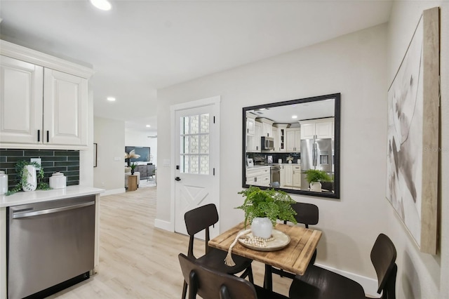 dining area with light wood-style flooring, recessed lighting, and baseboards