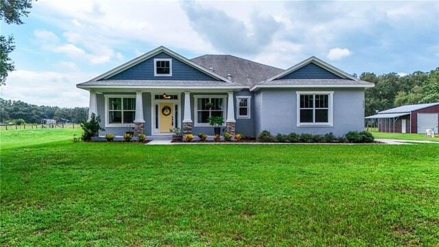 craftsman house featuring a front lawn and covered porch