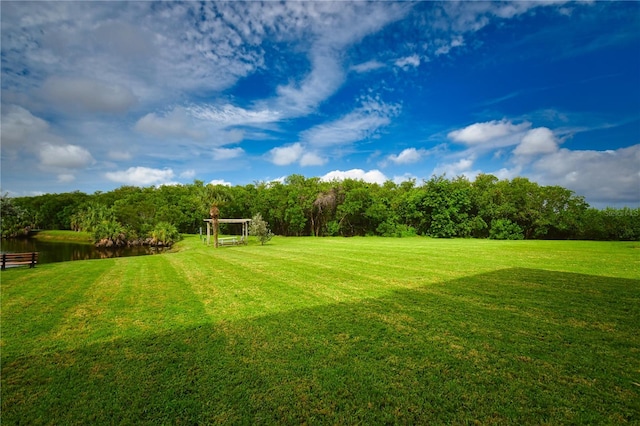 view of yard featuring a water view