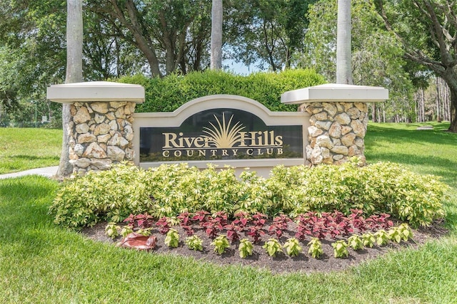 community / neighborhood sign featuring a yard