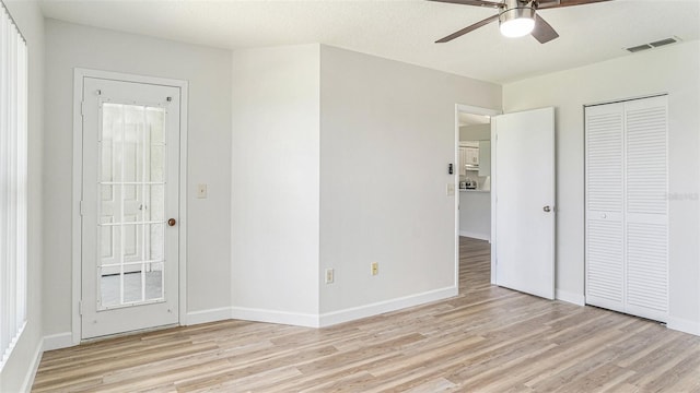 unfurnished bedroom with a textured ceiling, ceiling fan, and light hardwood / wood-style flooring