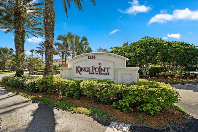 view of community / neighborhood sign