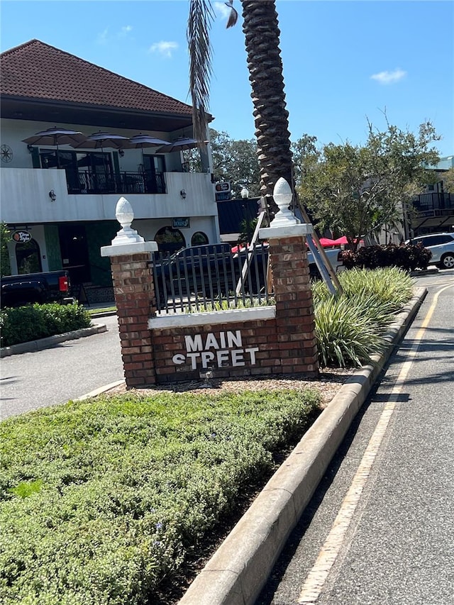 view of community / neighborhood sign