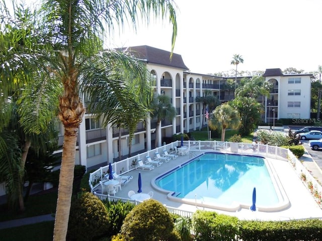 view of swimming pool