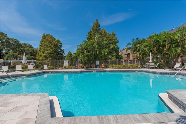 view of swimming pool