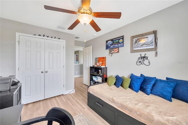 living room featuring ceiling fan and light hardwood / wood-style flooring