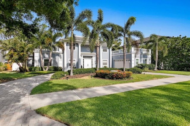 45 Adalia Ave, Tampa, FL 33606 - view of front of property featuring a front yard, a garage, and stucco siding