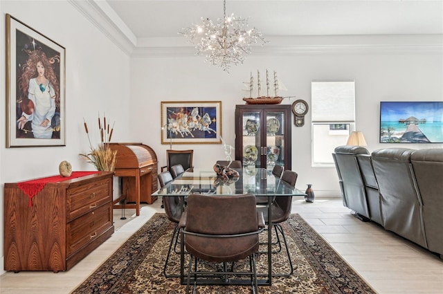 dining space featuring ornamental molding, light hardwood / wood-style flooring, and a notable chandelier