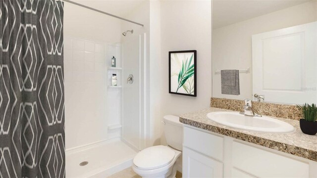 bathroom featuring a shower with curtain, vanity, and toilet