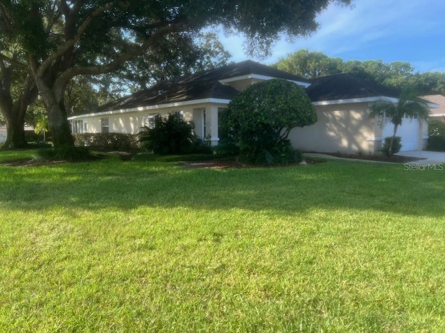 view of front facade with a front yard