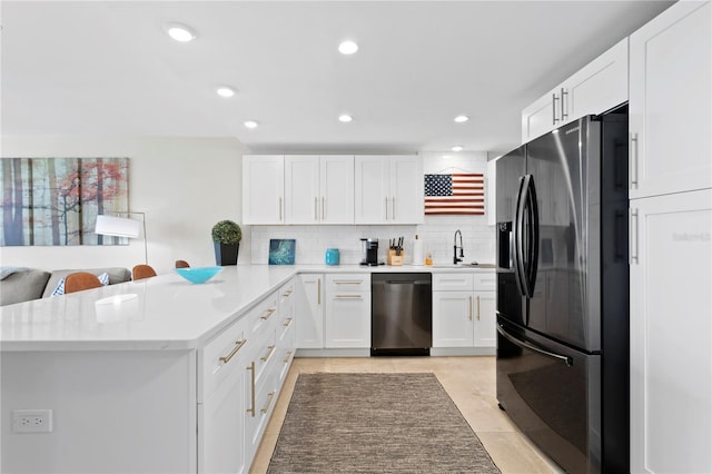 kitchen featuring sink, stainless steel appliances, kitchen peninsula, backsplash, and white cabinets