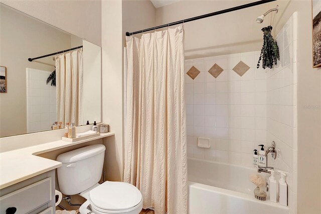 full bathroom featuring shower / bath combo with shower curtain, vanity, and toilet