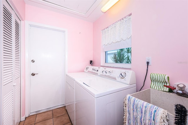 washroom with a sink, laundry area, light tile patterned flooring, and washing machine and dryer