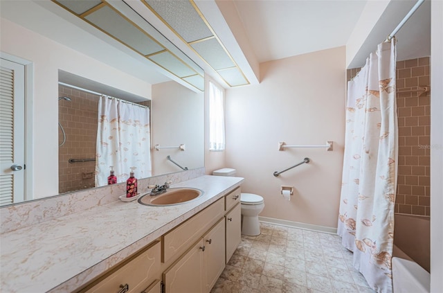 bathroom with toilet, baseboards, shower / tub combo with curtain, and vanity