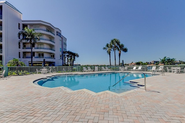 view of swimming pool