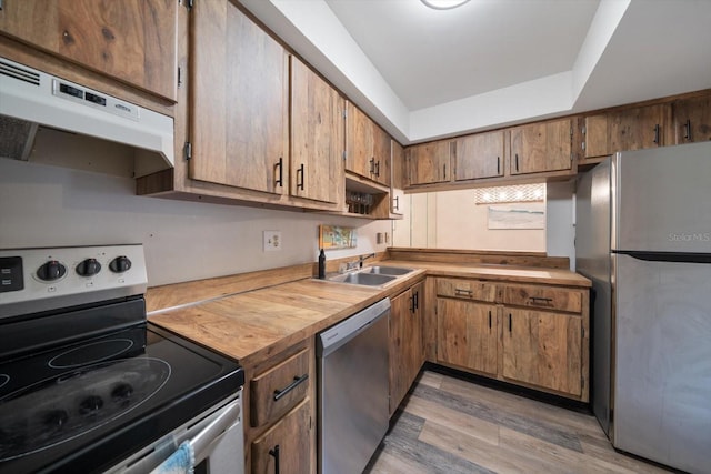 kitchen featuring light hardwood / wood-style floors, sink, and stainless steel appliances