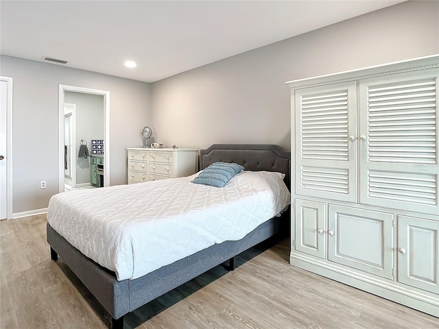 bedroom with light wood finished floors, baseboards, visible vents, and recessed lighting